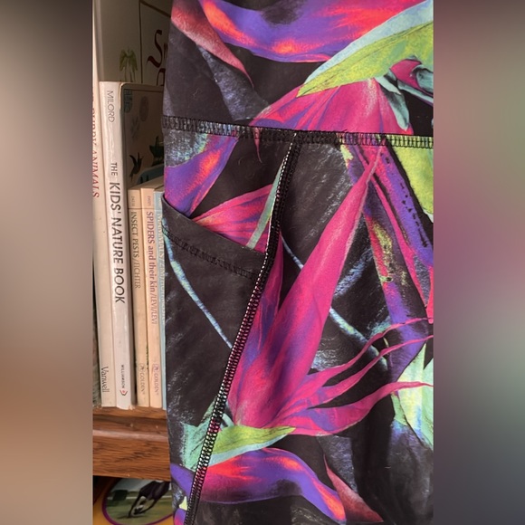 DSG Women’s Performance 7/8 Length Large Leggings Tropical Print Like New - Picture 2 of 4